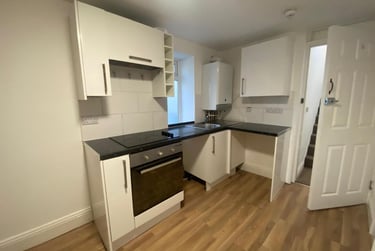 1 bed flat, North Road East, North Hill, Plymouth, PL46AS - Image 2